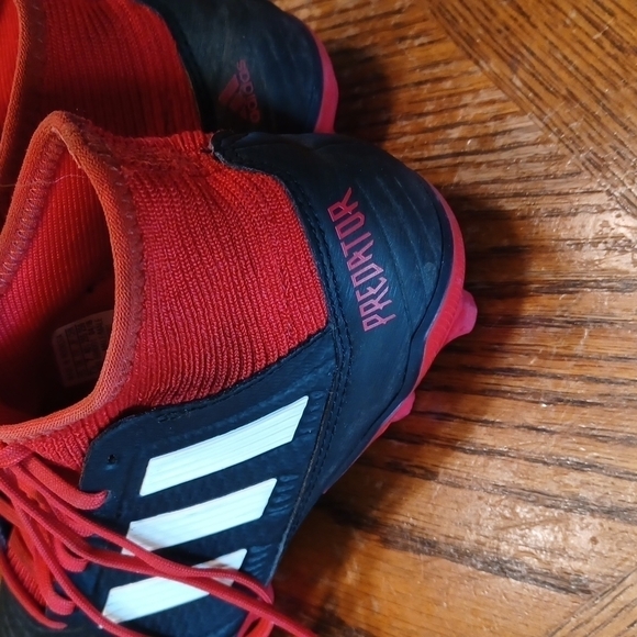 ADDIDAS Predator Soccer Cleats - Picture 4 of 9